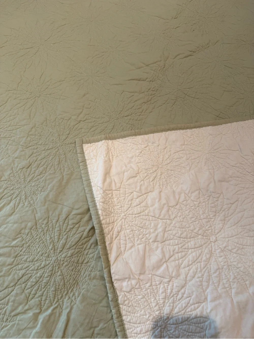 Reversible Cotton Coverlet – Sage Green & Cream, Full Size
